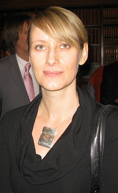 Headshot: Lesley Erickson